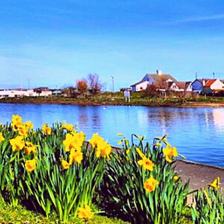 Romantic Lakeside Cottage By The Beach! With Super Cosy Log Burner! The Perfect Escape To Your Home From Home By The Sea! So Relaxing - You Won'T Want To Leave! Pet Friendly! Mablethorpe Ngoại thất bức ảnh