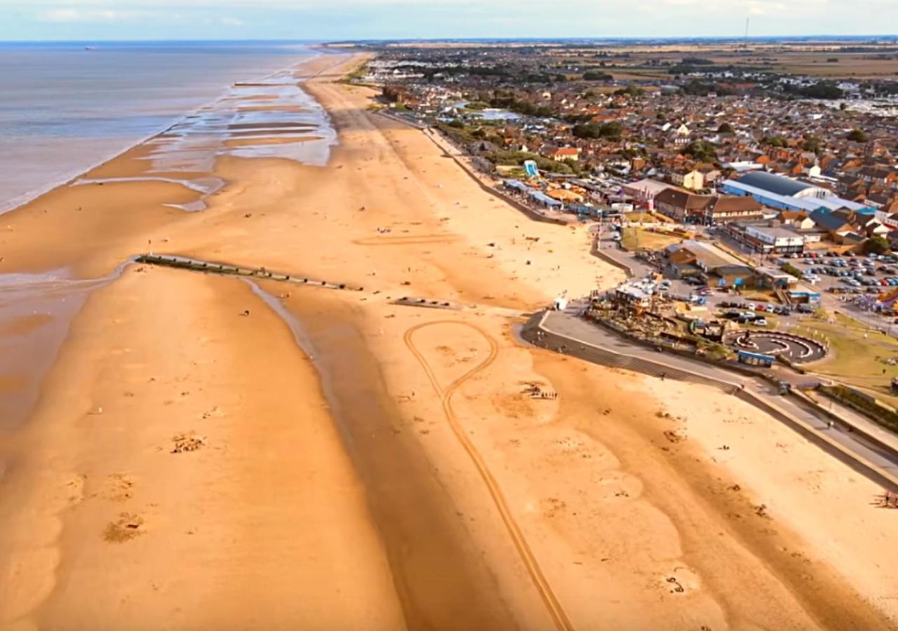 Romantic Lakeside Cottage By The Beach! With Super Cosy Log Burner! The Perfect Escape To Your Home From Home By The Sea! So Relaxing - You Won'T Want To Leave! Pet Friendly! Mablethorpe Ngoại thất bức ảnh