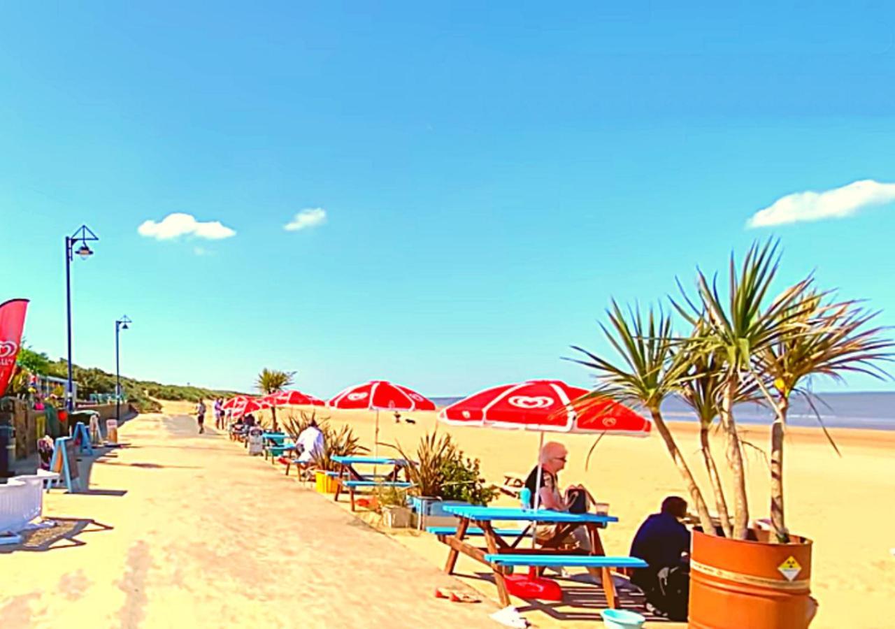 Romantic Lakeside Cottage By The Beach! With Super Cosy Log Burner! The Perfect Escape To Your Home From Home By The Sea! So Relaxing - You Won'T Want To Leave! Pet Friendly! Mablethorpe Ngoại thất bức ảnh