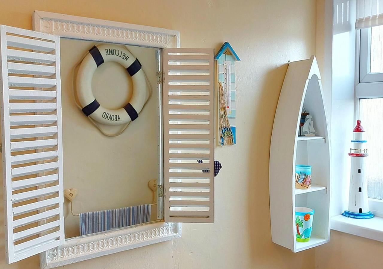 Romantic Lakeside Cottage By The Beach! With Super Cosy Log Burner! The Perfect Escape To Your Home From Home By The Sea! So Relaxing - You Won'T Want To Leave! Pet Friendly! Mablethorpe Ngoại thất bức ảnh