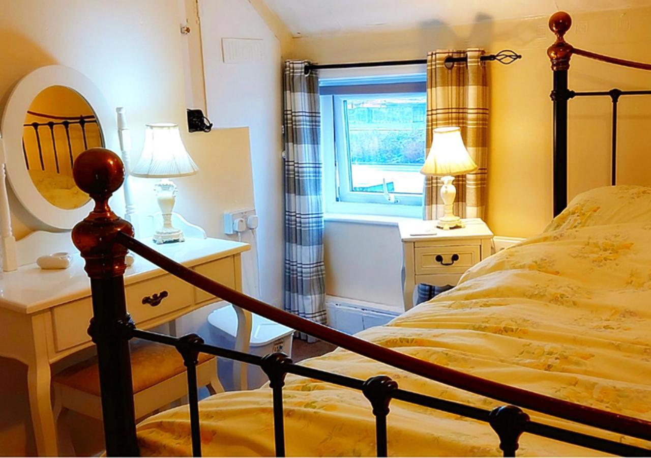 Romantic Lakeside Cottage By The Beach! With Super Cosy Log Burner! The Perfect Escape To Your Home From Home By The Sea! So Relaxing - You Won'T Want To Leave! Pet Friendly! Mablethorpe Ngoại thất bức ảnh