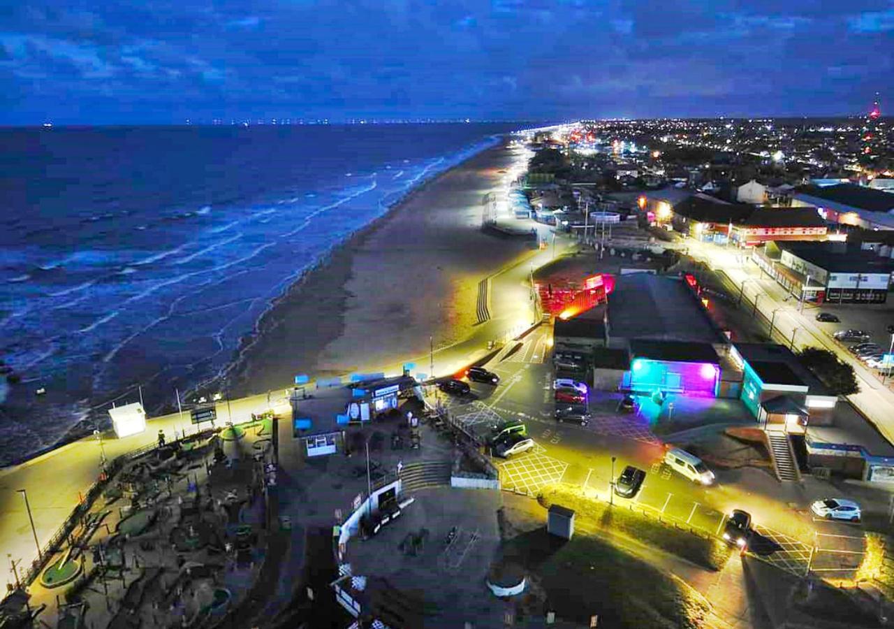 Romantic Lakeside Cottage By The Beach! With Super Cosy Log Burner! The Perfect Escape To Your Home From Home By The Sea! So Relaxing - You Won'T Want To Leave! Pet Friendly! Mablethorpe Ngoại thất bức ảnh