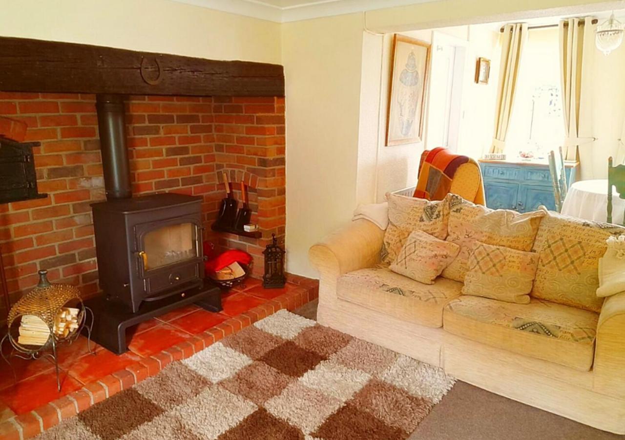 Romantic Lakeside Cottage By The Beach! With Super Cosy Log Burner! The Perfect Escape To Your Home From Home By The Sea! So Relaxing - You Won'T Want To Leave! Pet Friendly! Mablethorpe Ngoại thất bức ảnh