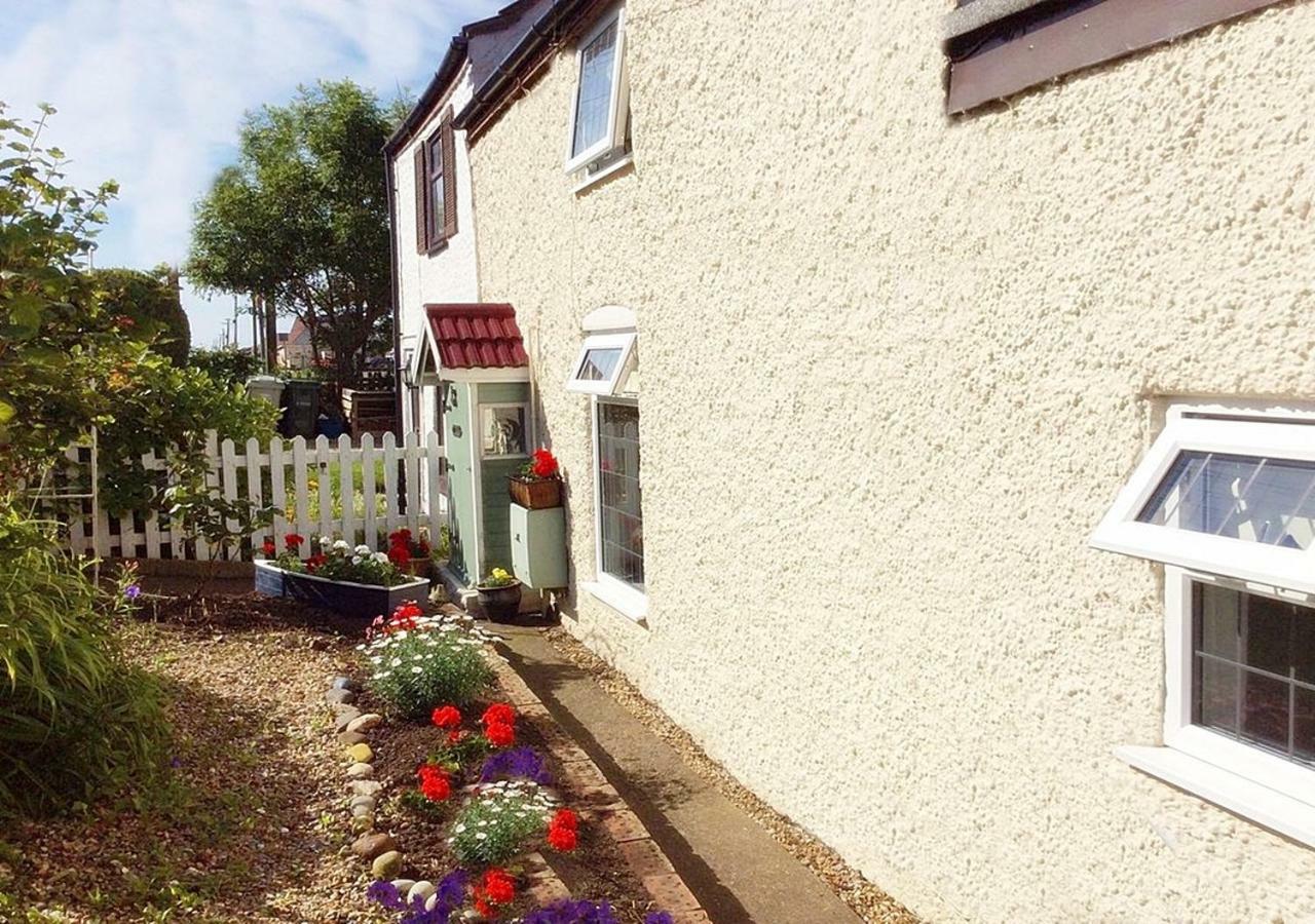 Romantic Lakeside Cottage By The Beach! With Super Cosy Log Burner! The Perfect Escape To Your Home From Home By The Sea! So Relaxing - You Won'T Want To Leave! Pet Friendly! Mablethorpe Ngoại thất bức ảnh